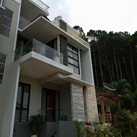 Villa Valencia Бату Экстерьер фото