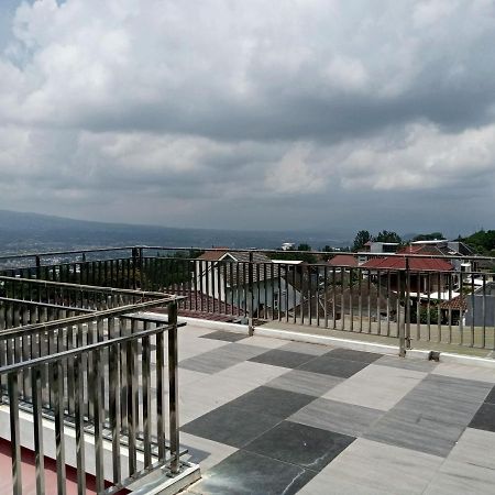 Villa Valencia Бату Экстерьер фото