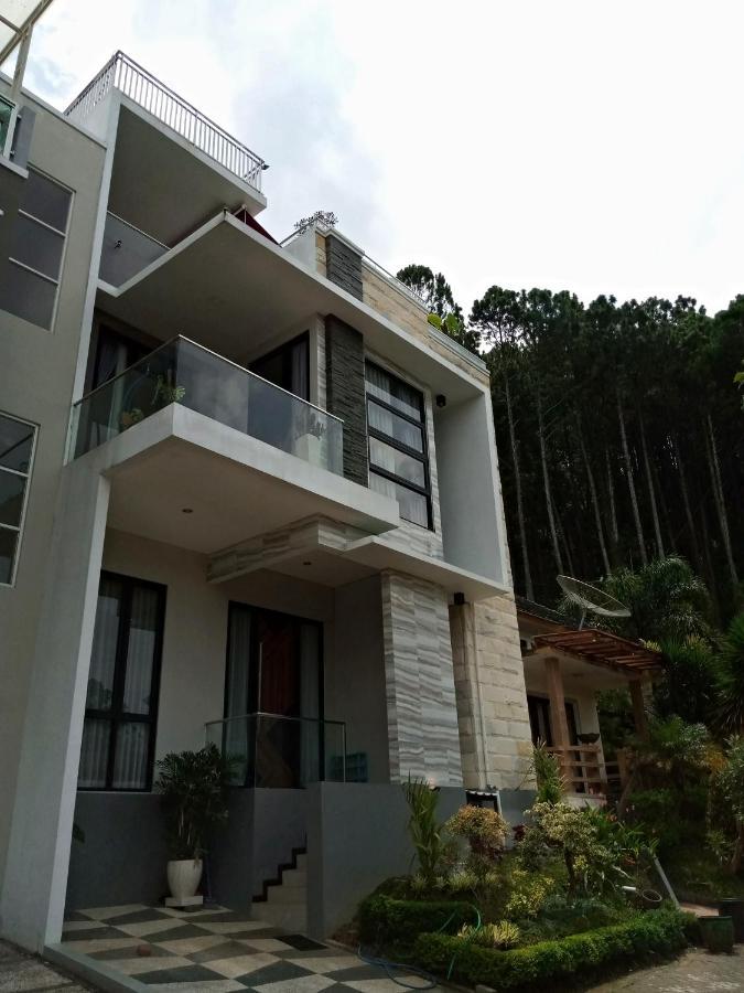 Villa Valencia Бату Экстерьер фото