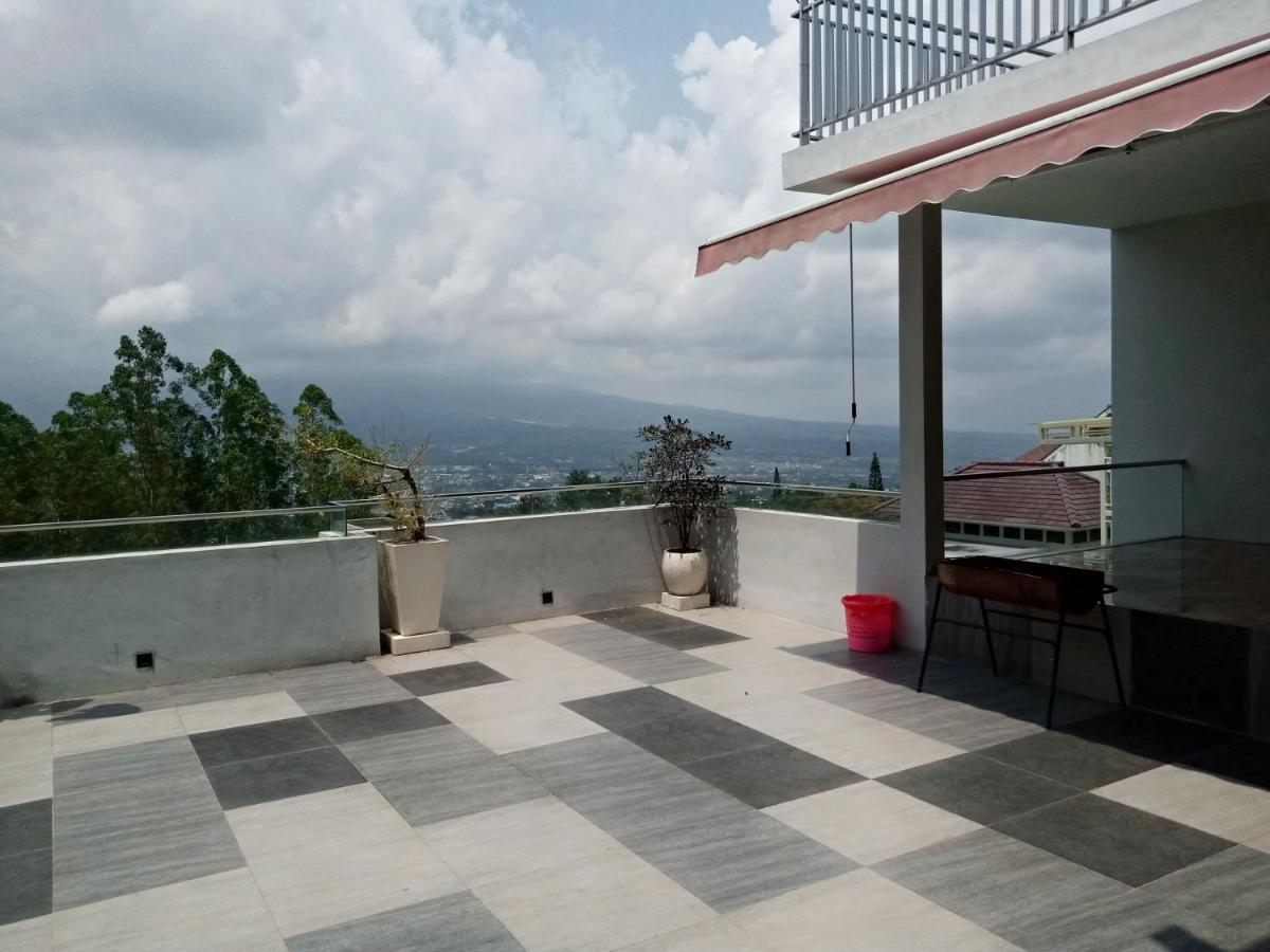 Villa Valencia Бату Экстерьер фото