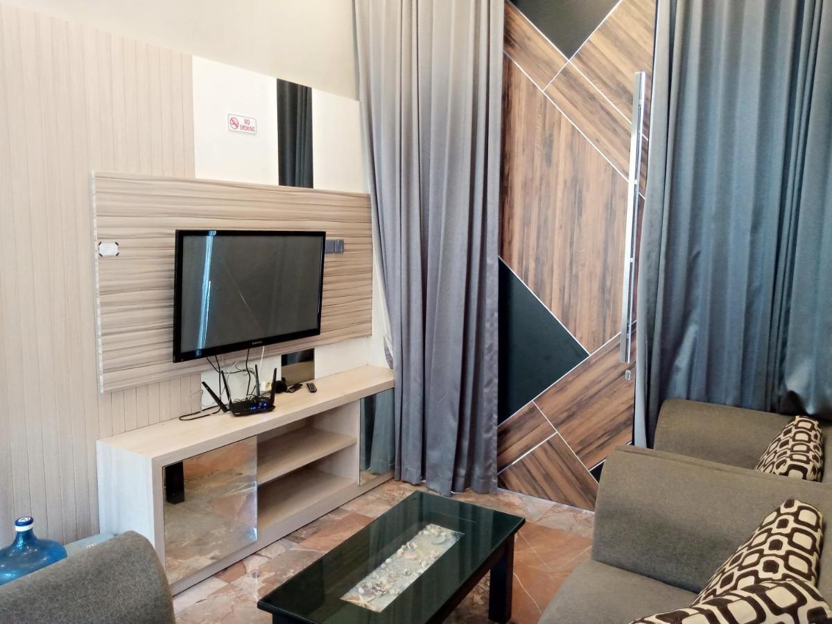 Villa Valencia Бату Экстерьер фото