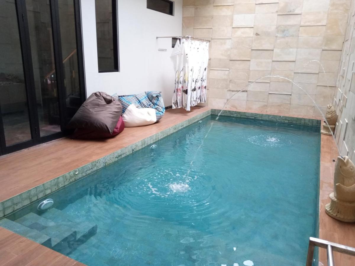 Villa Valencia Бату Экстерьер фото
